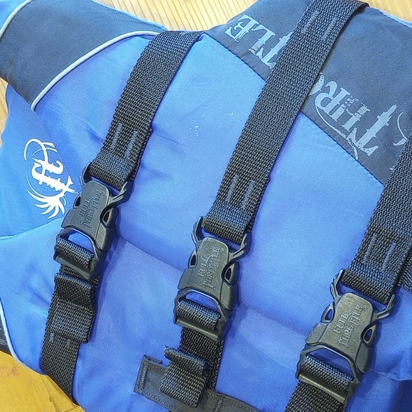 Like new Full Throttle Children's Life Vest 30-50 lbs - Picture 2 of 4